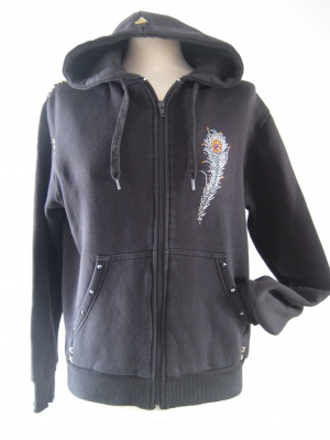 Schwarzer Hoodie mit Pfauenfeder